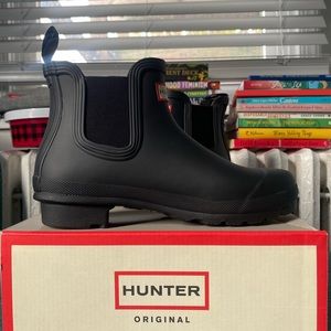 ‼️NEW‼️ Hunter Women’s Chelsea Boots in the color Black 🖤 ORIGINAL BOX 📦 W8